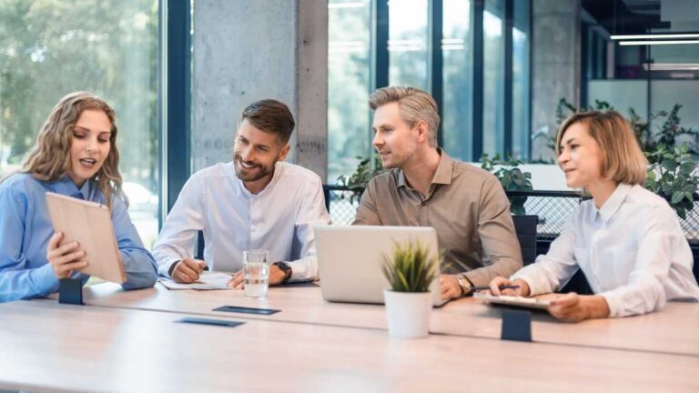 Programas de liderazgo en Chile que ganan prestigio entre ejecutivos y jóvenes profesionales en 2026